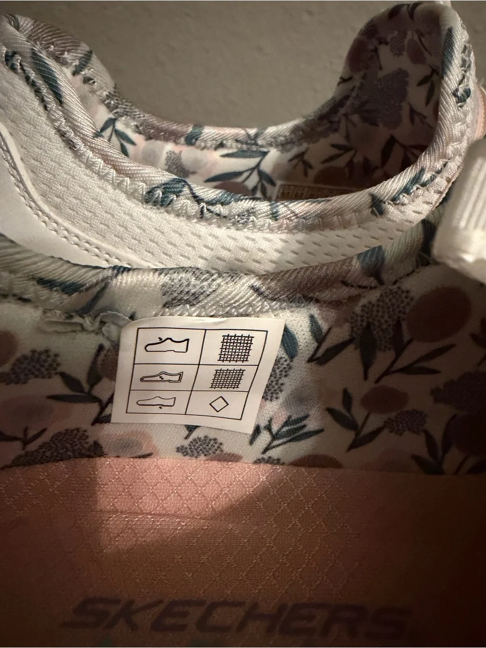 Skechers Women’s white and pink slip ins - Picture 5 of 5